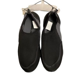 Wave Zone Black gray water shoes kids size 1 NEW
